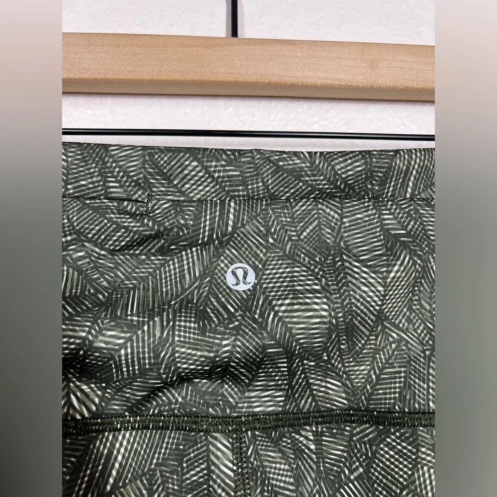 Lululemon Breezy Crop Jazzy Gator Full On Luxtreme Leggings Size 8